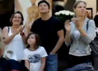 Libiamo flash music in the Bijenkorf in Amsterdam